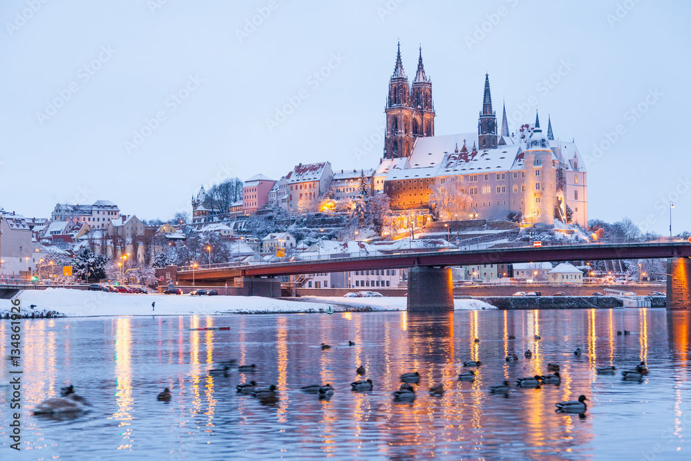 Fototapeta premium Winterliches Meißen am Abend mit Dom und Albrechtsburg