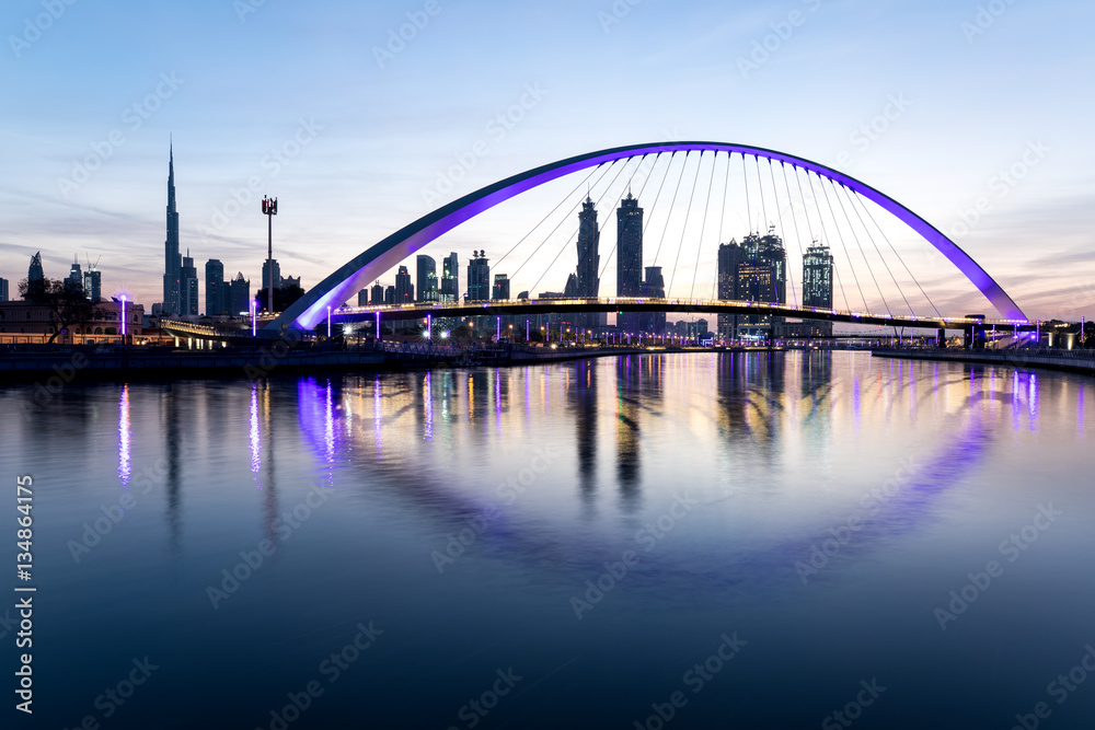 Naklejka premium Wschód słońca nad centrum Dubaju.