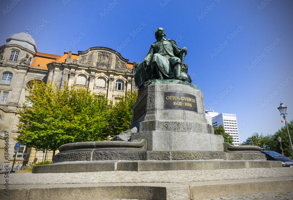 Obraz premium Otto von Guericke Denkmal