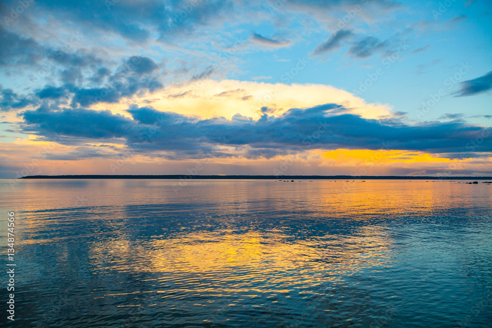 Obraz premium Sunset over sea