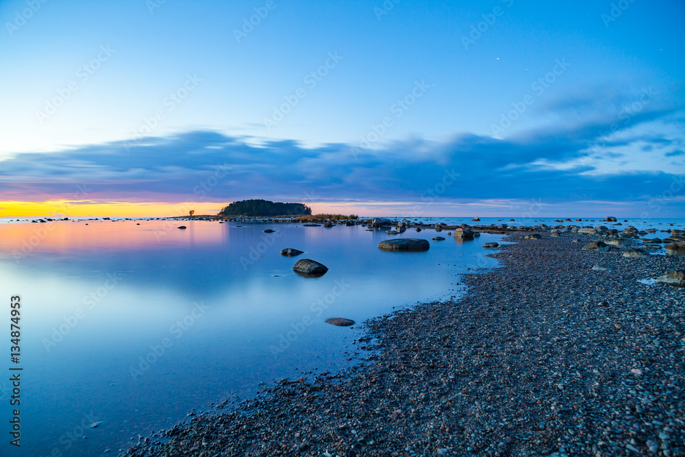 Fototapeta premium Seascape sunset with rocks and pebble coast of Baltic sea