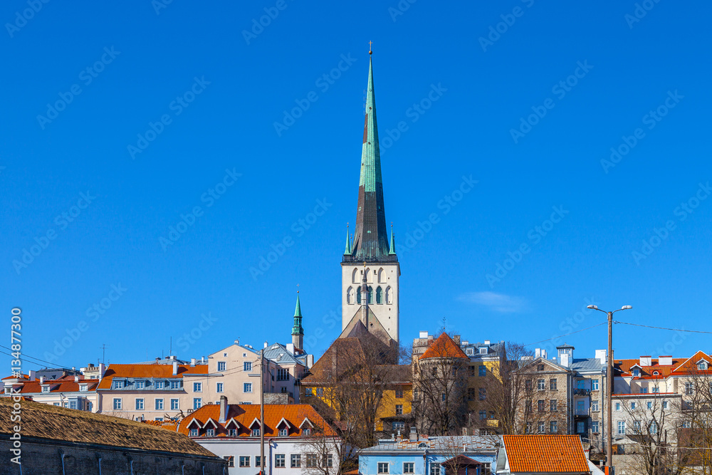 Fototapeta premium Beautiful St. Olaf church and houses of old Tallinn