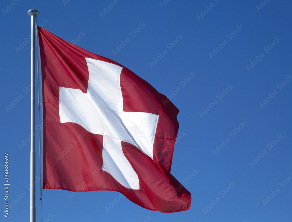 Naklejka premium Schweizer Flagge weht im Wind