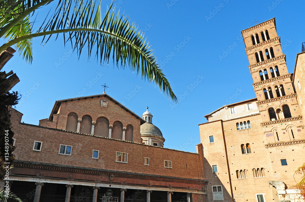 Roma, la basilica dei Santi Giovanni e Paolo al Celio