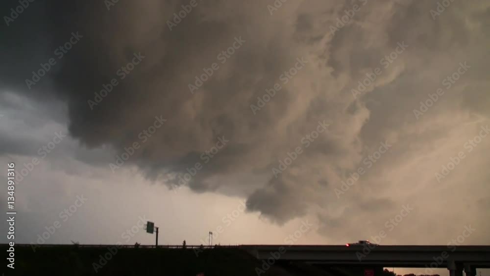 Scary Gust Front in Prairie Thunderstorm Scary Gust Front in Prairie Thunderstorm