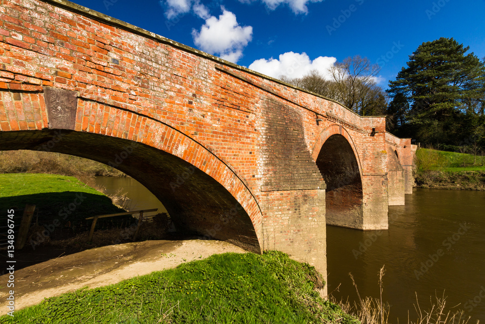 Fototapeta premium Bredwardine Bridge, red brick crossing river Wye
