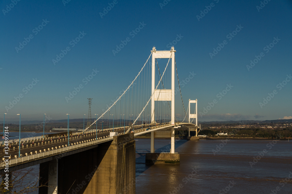 Fototapeta premium Starszy Severn Crossing, wiszący most łączący Walię wi