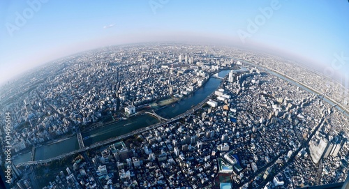Widok na duże miasto z najwyższej wieży w Sumida. Tokio. Japonia.