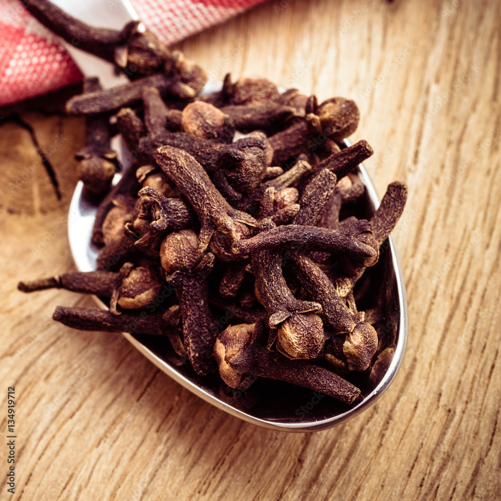 Fototapeta premium Spice cloves on kitchen spoon