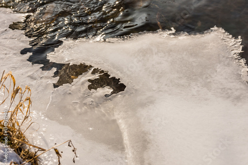 Eiskristalle am Bach