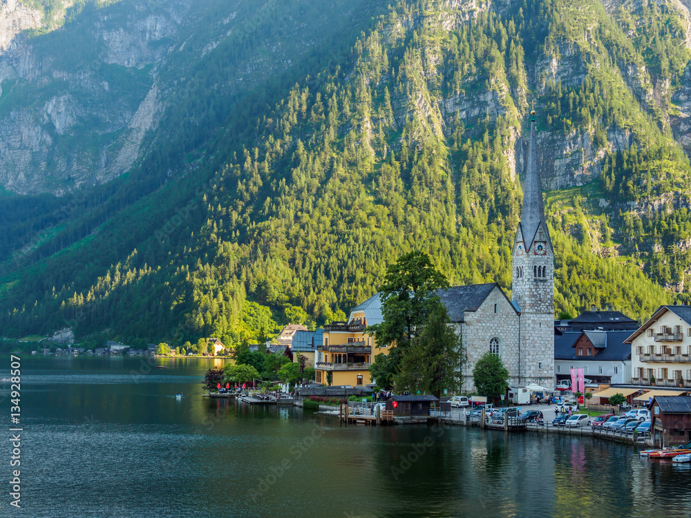 Fototapeta premium Famous Hallstatt mountain village and Hallstaetter lake, Austrai
