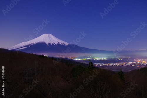 夜の富士山 © akira1201