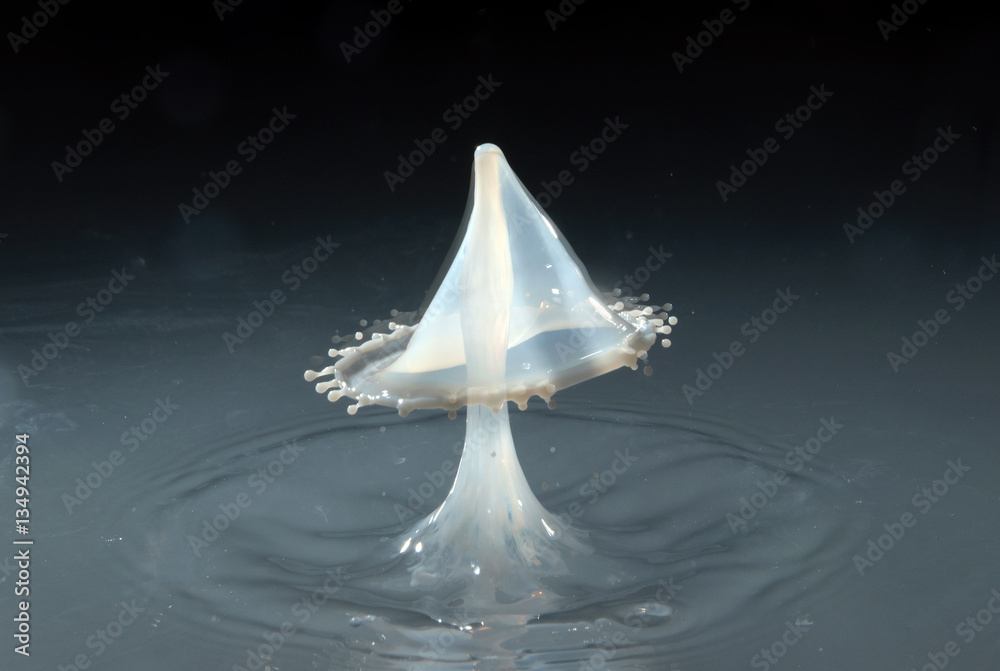 Fototapeta premium water drop collision