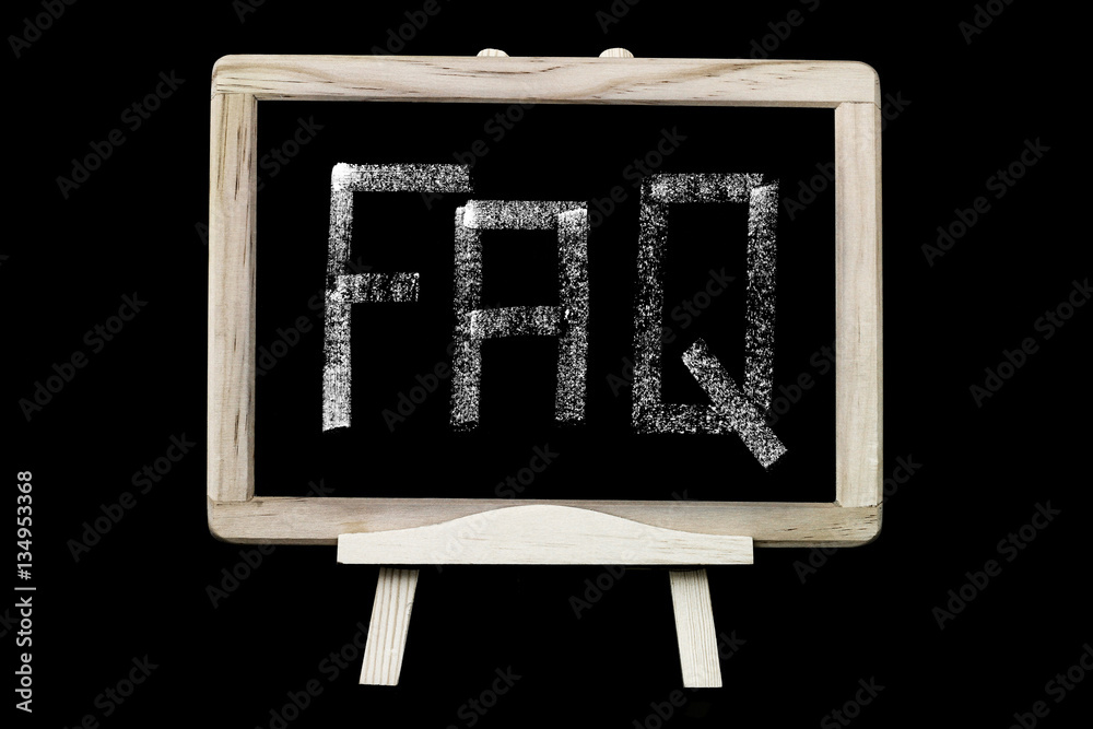 FAQ-Symbol auf einer Tafel