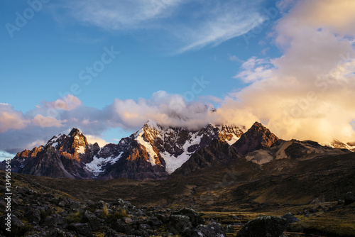 Kordillere Vilcanota mit dem Gipfel des Ausangate 6384m, Kordillere Vilcanota, Peru, Südamerika