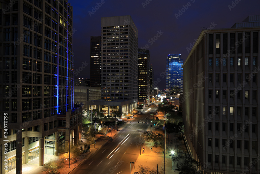 Naklejka premium Night view of Phoenix city center
