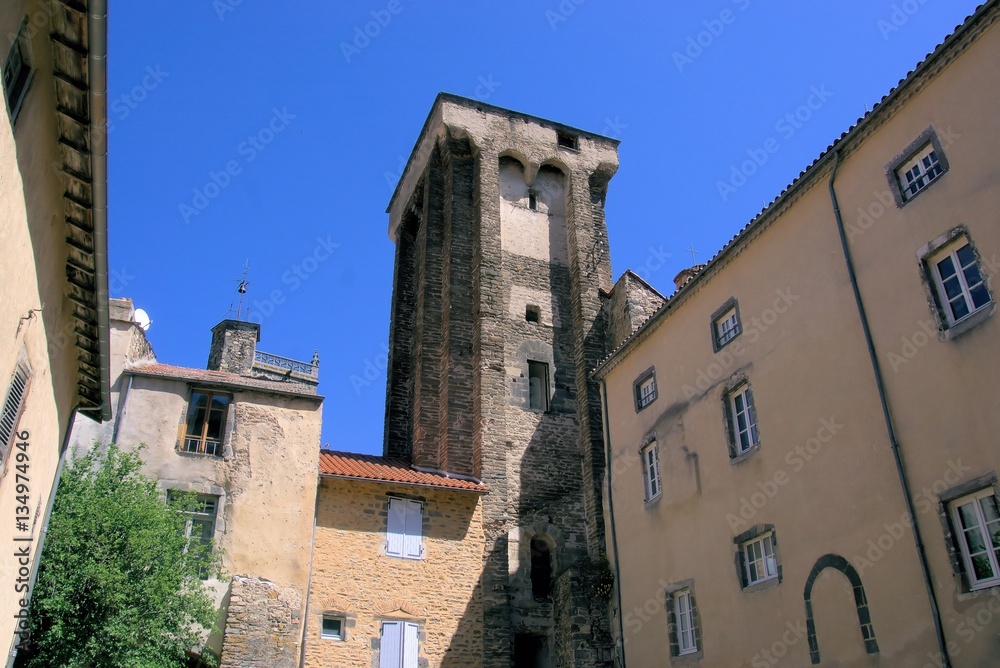 Der Donjon des Barons de Mercoeur in Blesle, Auvergne Der Donjon des Barons de Mercoeur in Blesle, Auvergne