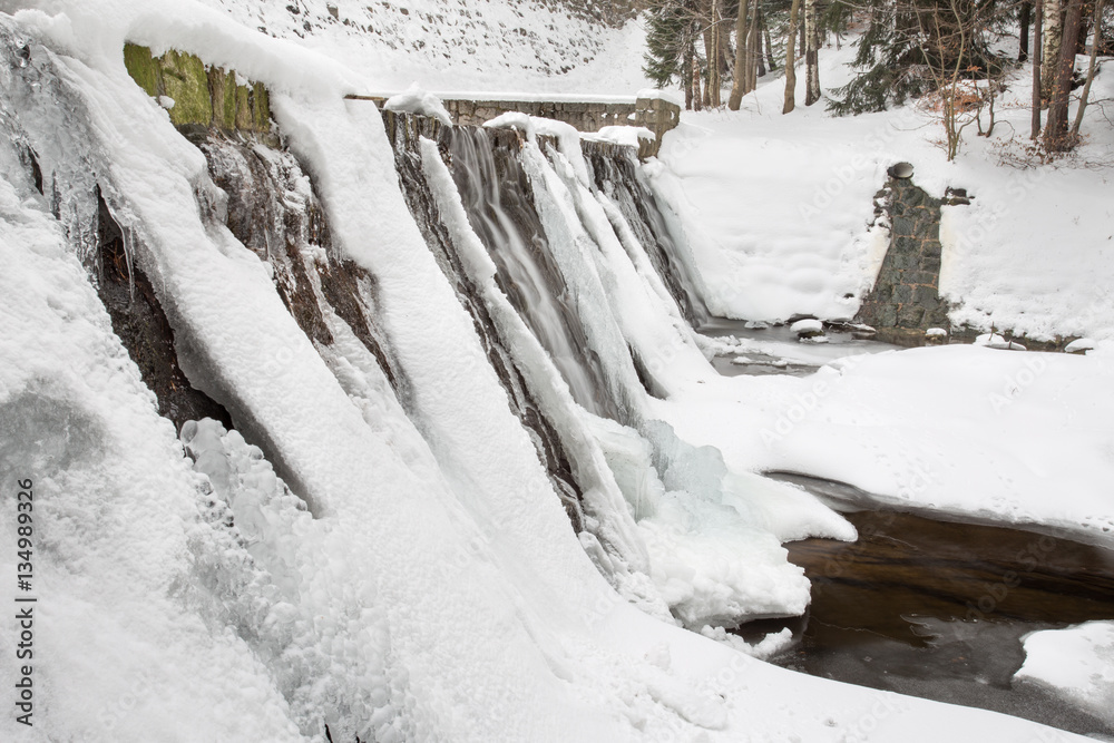 Obraz premium Zapora na Łomnicy zimą, Karpacz