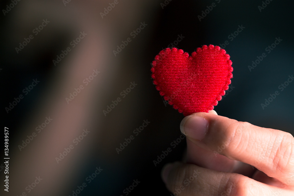 Obraz premium Female holding and give red heart in her hands