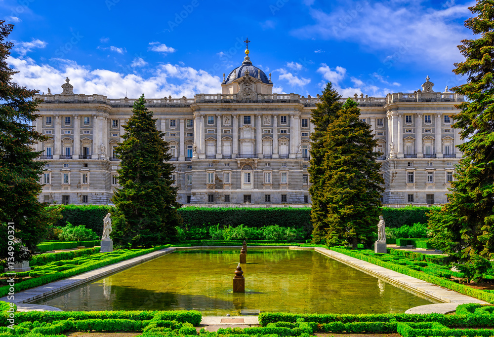 Naklejka premium Madrid Royal Palace and Sabatini park in Madrid, Spain.
