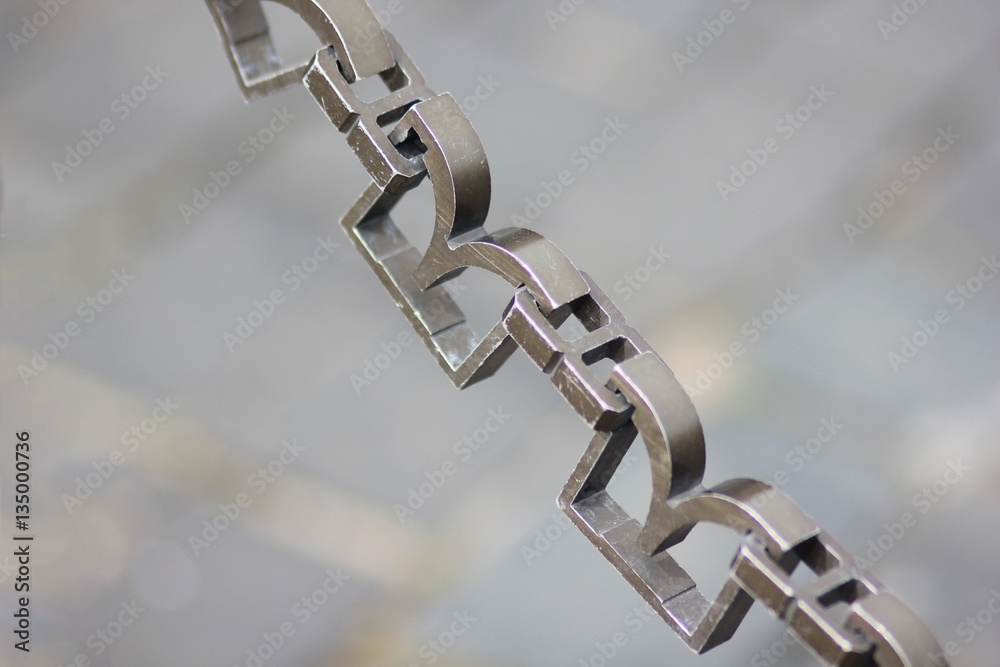 Naklejka premium chain link on the fence in the Moscow Kremlin