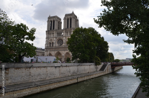 Katedra Notre Dame w Paryżu/Notre Dame cathedral in Paris, France © Pictofotius