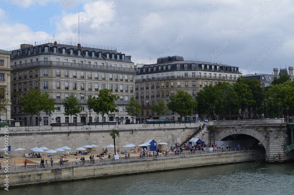 Nadbrzeże Sekwany w Paryżu/The banks of the Seine river in Paris, France