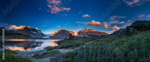 The tranquil morning at ice field center