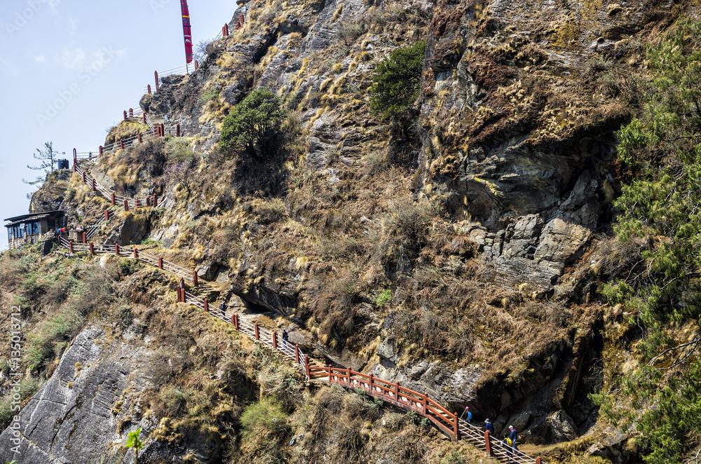 Φωτογραφία The narrow steep staircases path leading to the Tiger's Nest, Taktshang monaster