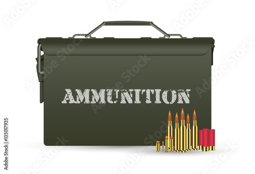 Fotografia green military ammunition box with some bullets