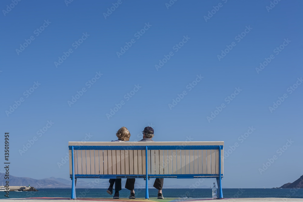 Fotografie Old people sitting on the bench