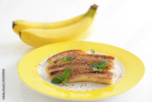 新鮮なバナナと焼きバナナ