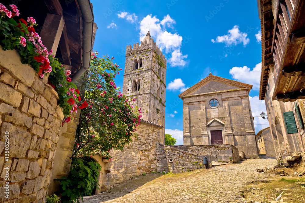 Obraz premium Town of Hum old cobbled square and church