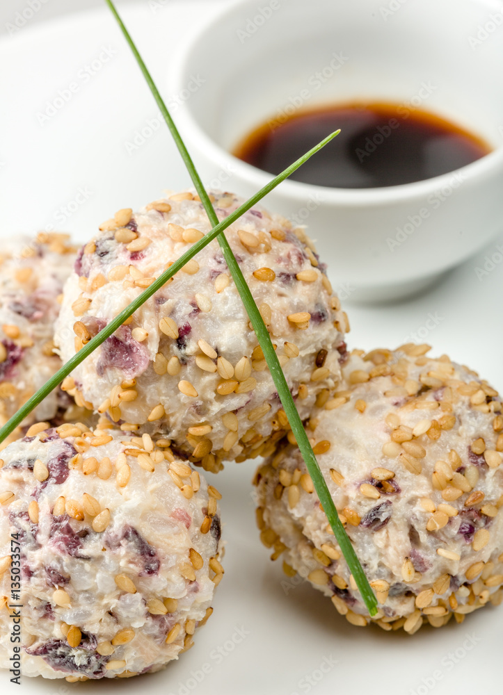 Bolas de arroz y algas Bolas de arroz y algas