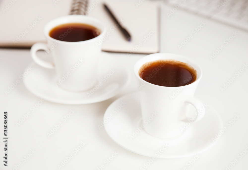 Obraz premium Two cups of coffee on the table