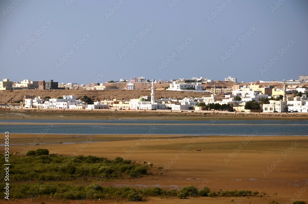 Vue panoramique sur la ville de Sur (Oman)