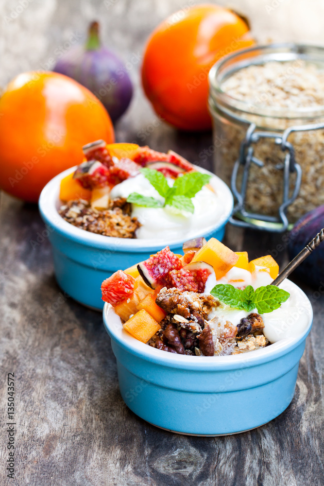 fruit crumble with oat flakes and persimmon and fig fruit crumble with oat flakes and persimmon and fig