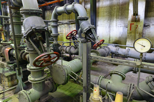Steel pipes and valves for water drainage in a power station