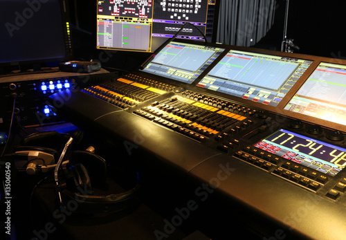 Professional audio mixing console radio / TV broadcasting