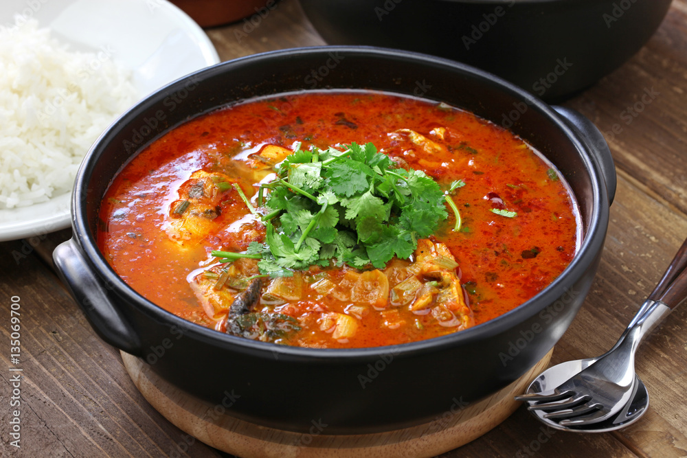 moqueca capixaba, brazilian fish stew moqueca capixaba, brazilian fish stew