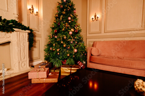 Bild auf Leinwand Christmas tree at home in a home environment