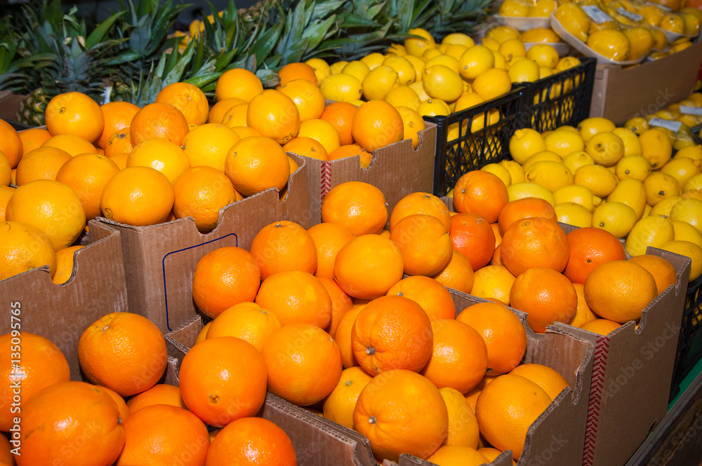 Orange fruit on the market