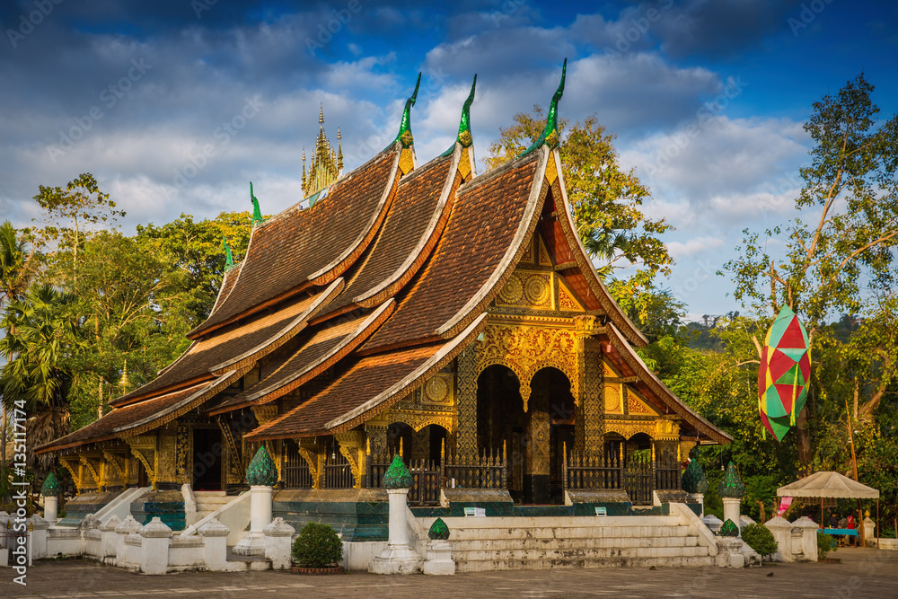 Naklejka premium Wat Xieng Thong, Buddhist temple in Luang Prabang World Heritage