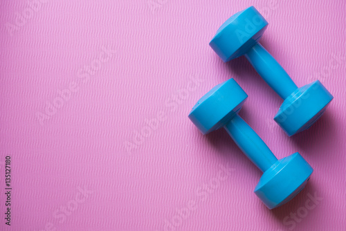 Obraz na plátně dumbbell and yoga mat on a table