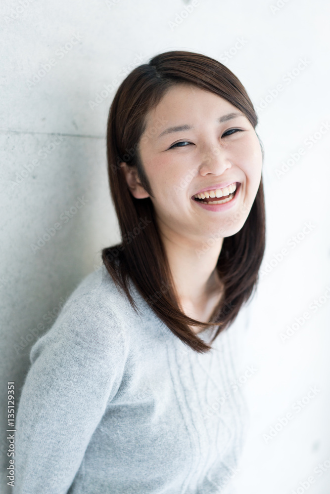 笑顔の女性 笑顔の女性