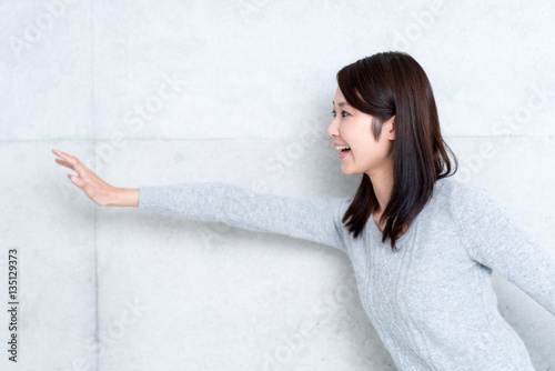 追いかける女性 Stock 写真 Adobe Stock