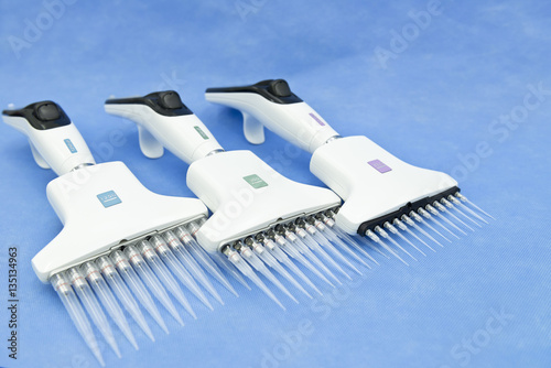Fotografija Set of electronic mulichannel pipettes for biological experiments