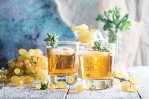Cuadro en lienzo green grape juice