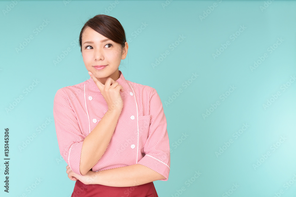 微笑むウェイトレス
