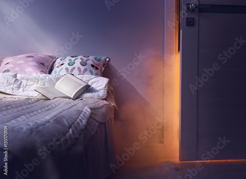 Bild auf Leinwand Nightmare after reading.